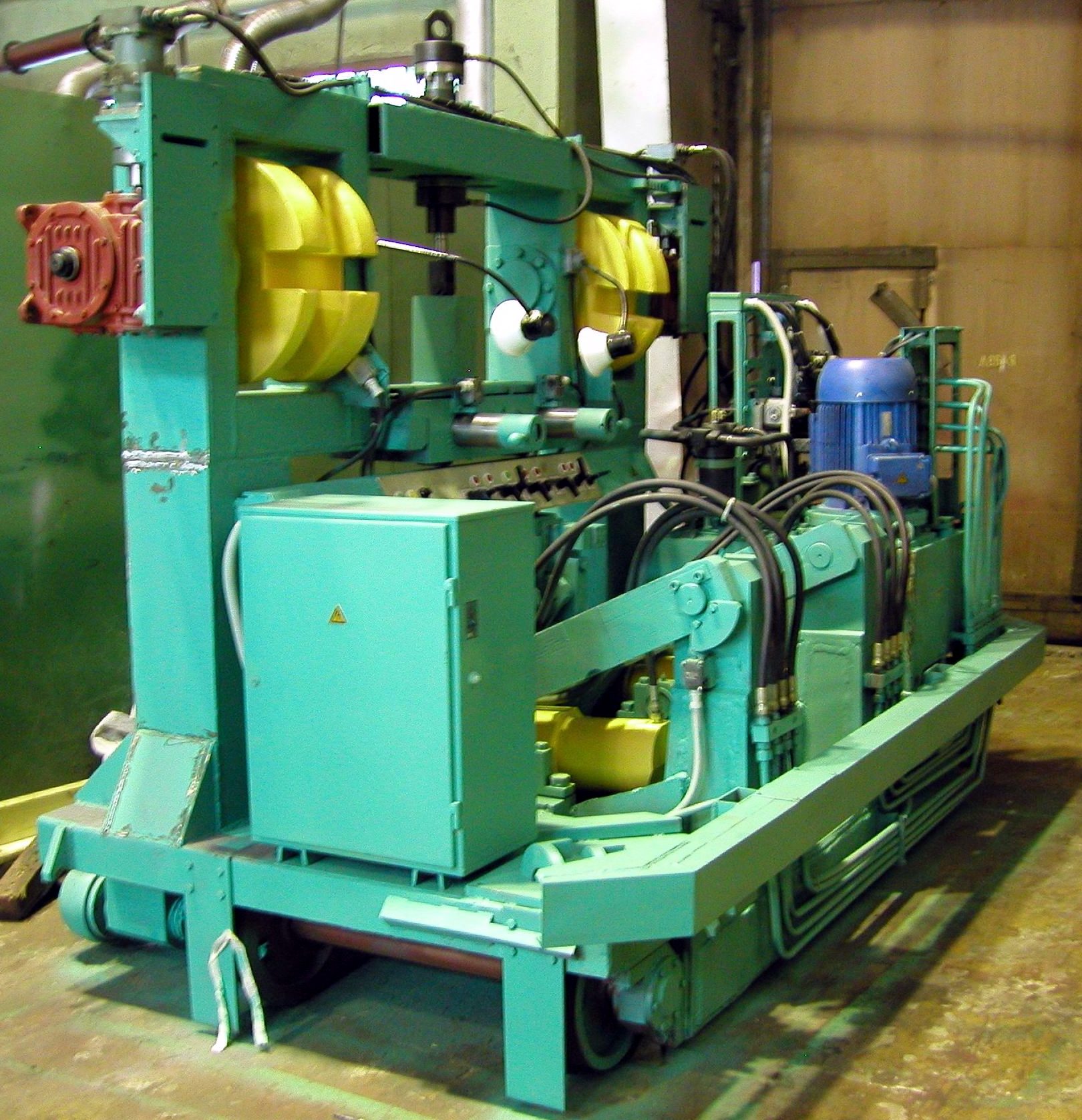 Установка для закрывания крышек люков полувагона - АО Уральский научно ...